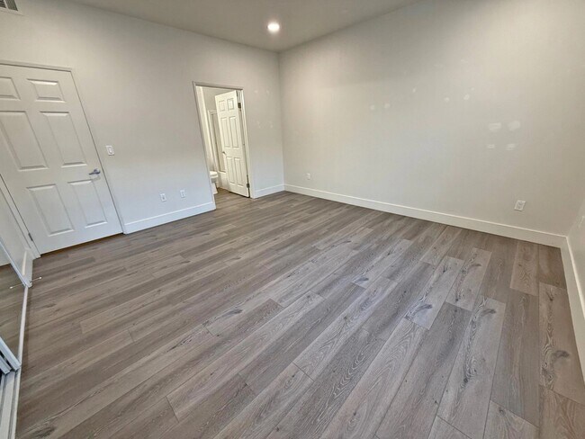 Building Photo - 4328 Mammoth Ave