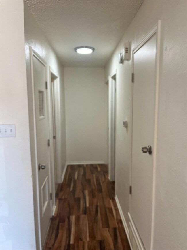 Foto del edificio - 9610 Elmwood Ave