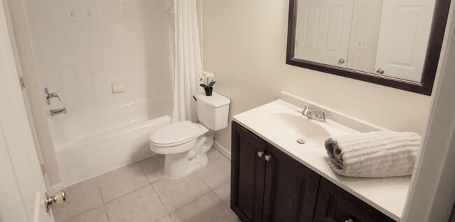 Building Photo - Gorgeous  Forest View, Wood Floors  1/1 condo for RENT @The Crest close to UCF.