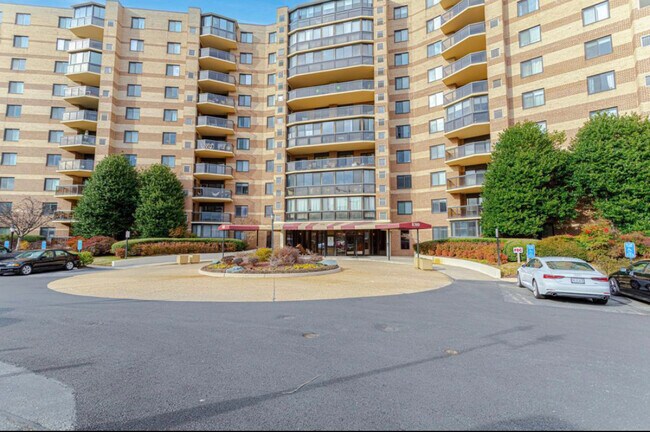 Building Photo - 8340 Greensboro Dr