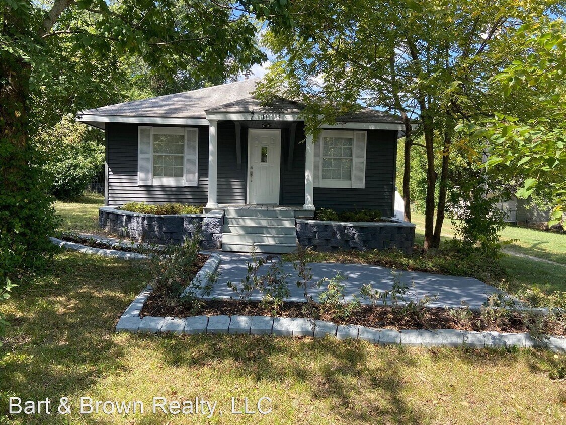 Primary Photo - 2 br, 2 bath House - 703 Brown St.