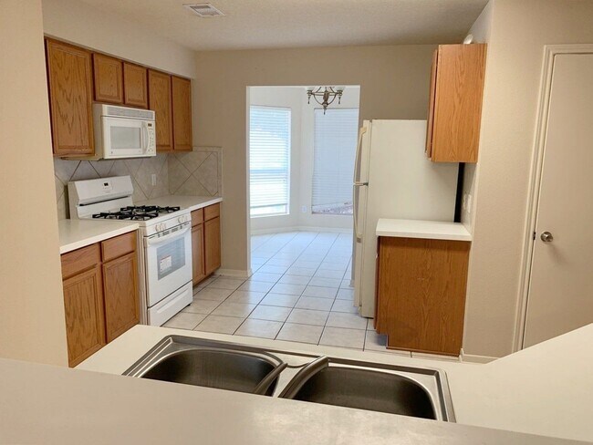 Foto del edificio - 2747 Lofty Elm St
