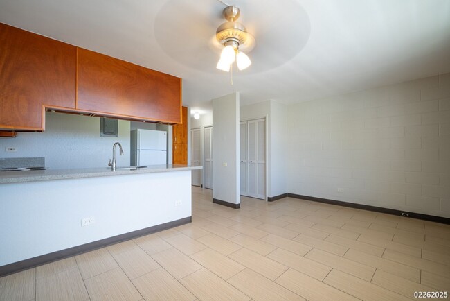 Foto del edificio - AVAILABLE NOW! UPGRADED 1BR/1BA/1PKG UNIT ...