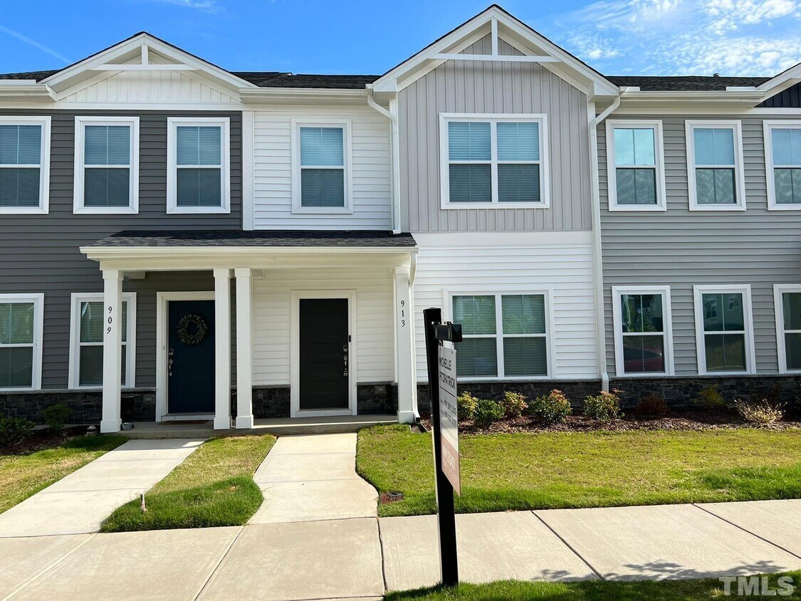 Foto principal - 913 Robbie Jackson Ln