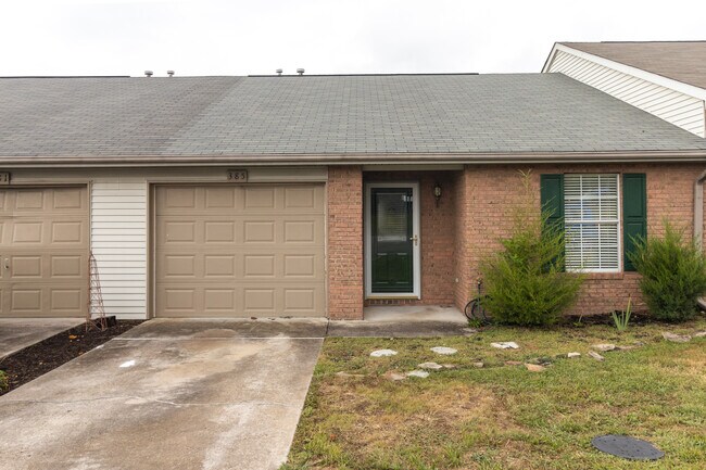 Foto del edificio - 385 Hawthorne Oaks Way