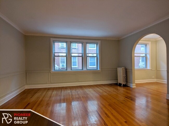 Building Photo - 546 W Surf St