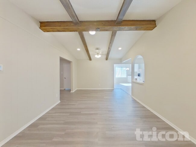 Foto del edificio - 5108 Bonneville Dr