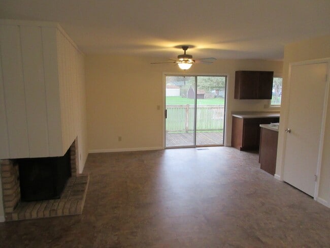 Building Photo - 428