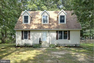 Building Photo - 627 Davol Rd