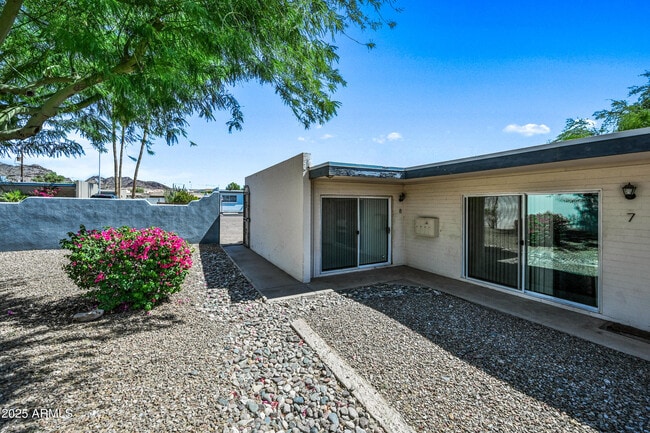 Building Photo - 1710 E Ocotillo Rd