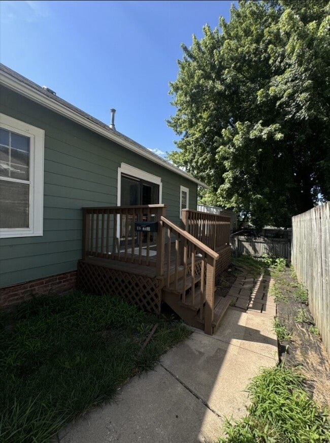 Building Photo - 408 E 4th St