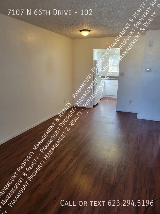 Building Photo - 2 bed/1 bath ready for immediate move in!