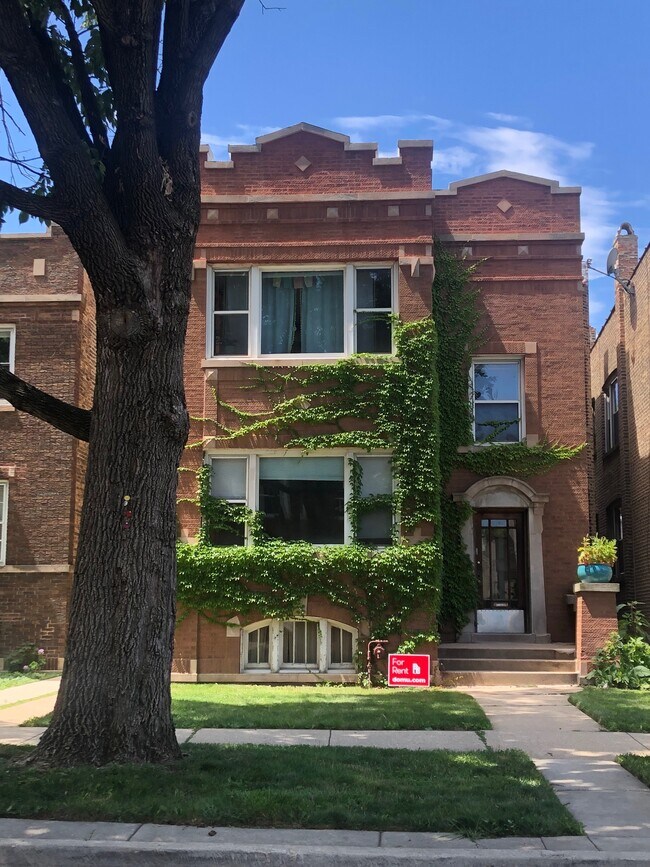 Foto del edificio - 3304 N Hamlin Ave