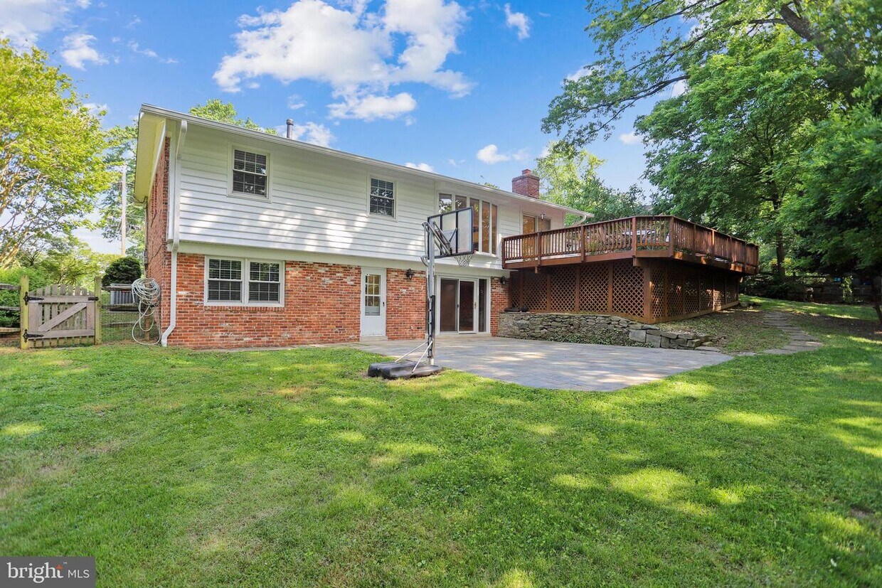 Primary Photo - 6817 Breezewood Terrace