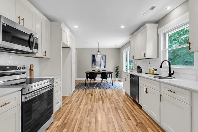 Photo - 6305 Lucille Dr House