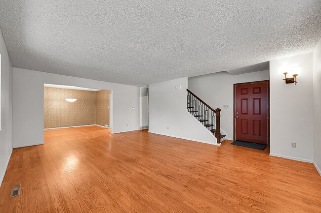 Building Photo - $2,895.00, 4 bed, 3.5 bath, located in Col...