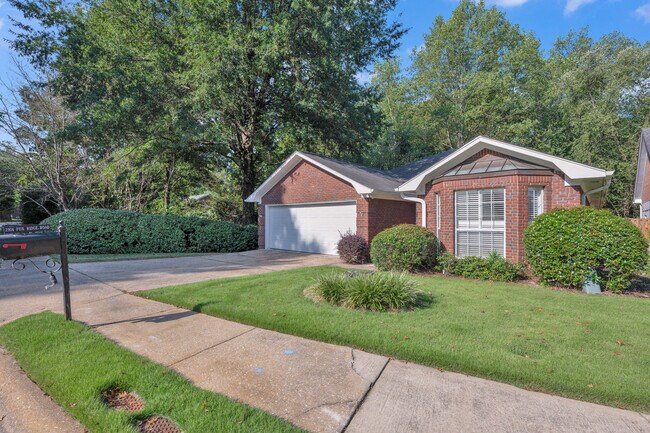 Foto del edificio - 2101 Fox Ridge Rd