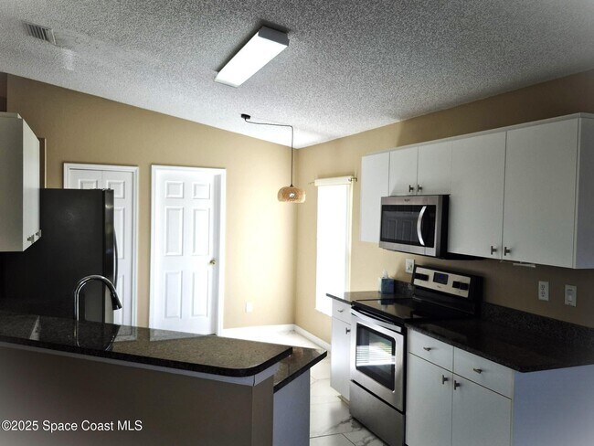 Building Photo - 2365 Bayhill Dr