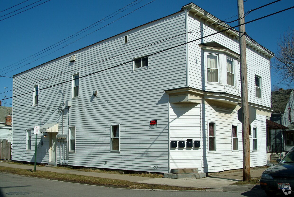 Primary Photo - 4520 Bush Ave