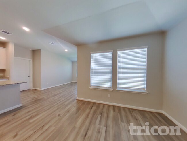 Building Photo - 13685 Paxton Blvd