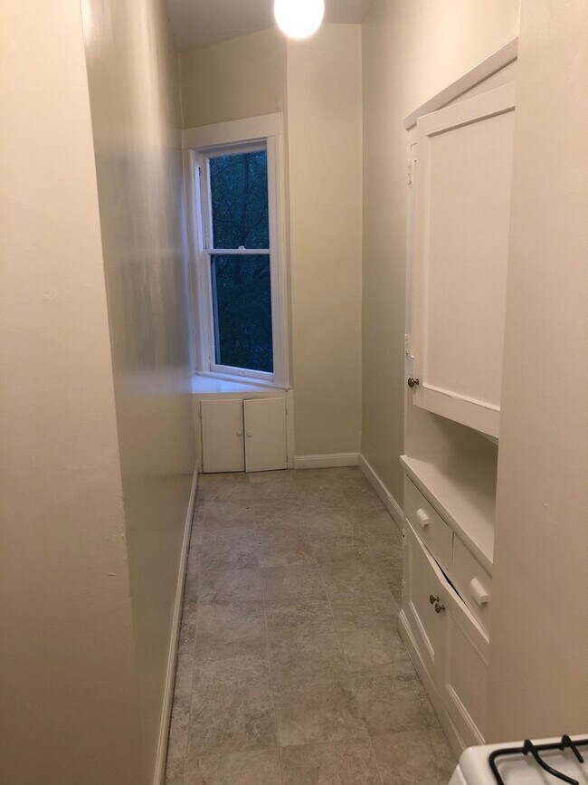 Building Photo - Lovely Cole Valley One Bedroom in a Great ...