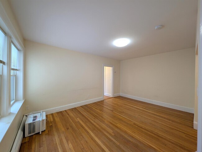 Foto del edificio - 32 College Ave