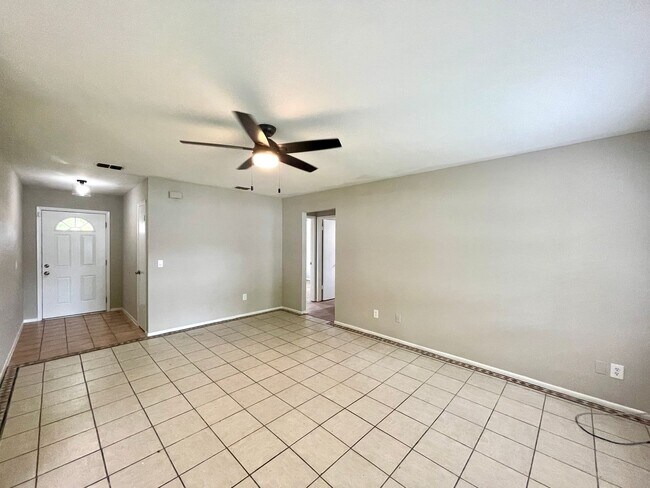Building Photo - Cute 2/2 Home in SouthEast Orlando by Rio ...