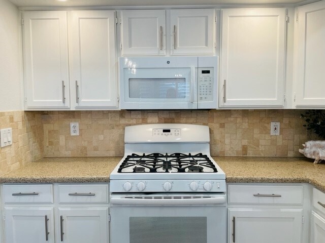 Foto del edificio - 6919 E Lakeview Ave
