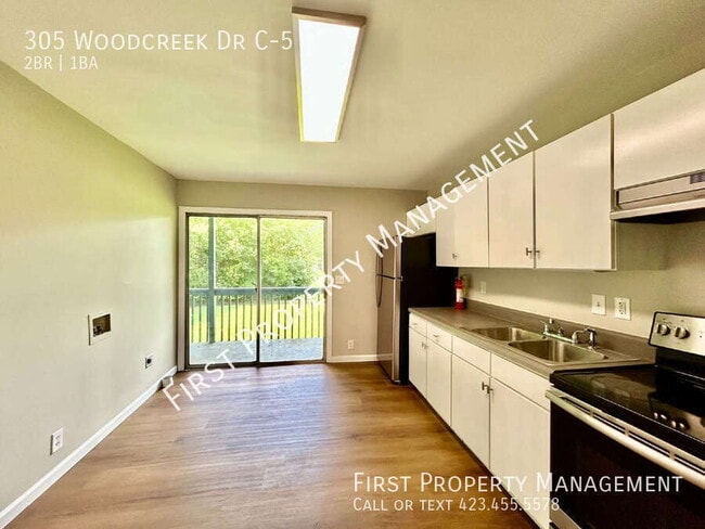 Building Photo - 305 Woodcreek Dr C