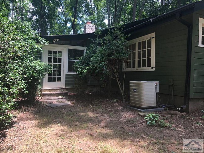 Building Photo - 2 Beech Haven Dr