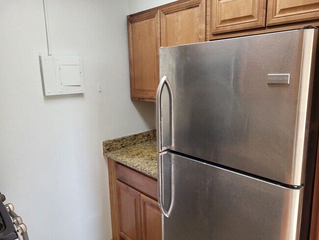 Foto del edificio - 1 BA Available now $1,850 all utilities in...