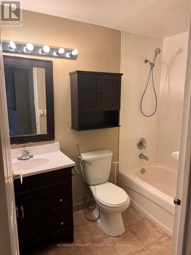 Building Photo - 6720 Glen Erin Dr