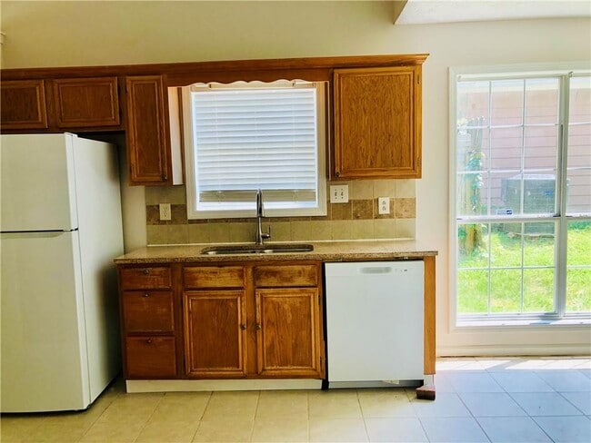 Building Photo - 965 Avalon Dr