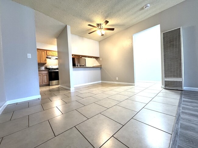 Building Photo - Pinecrest Villas