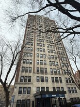 Building Photo - 6230 N Kenmore Ave