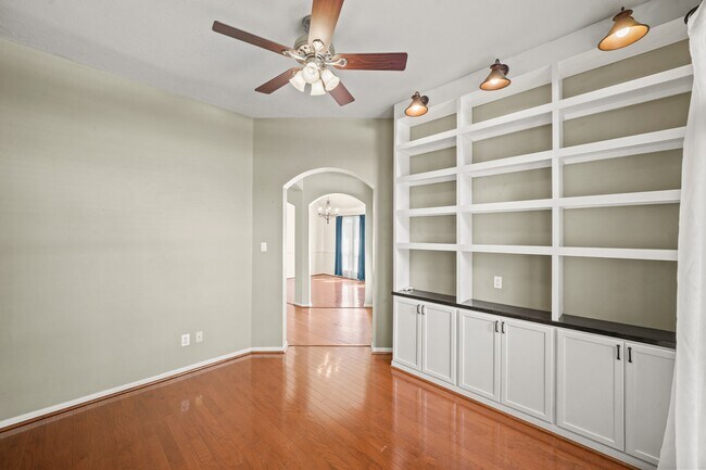 Building Photo - 2923 Humble Dr