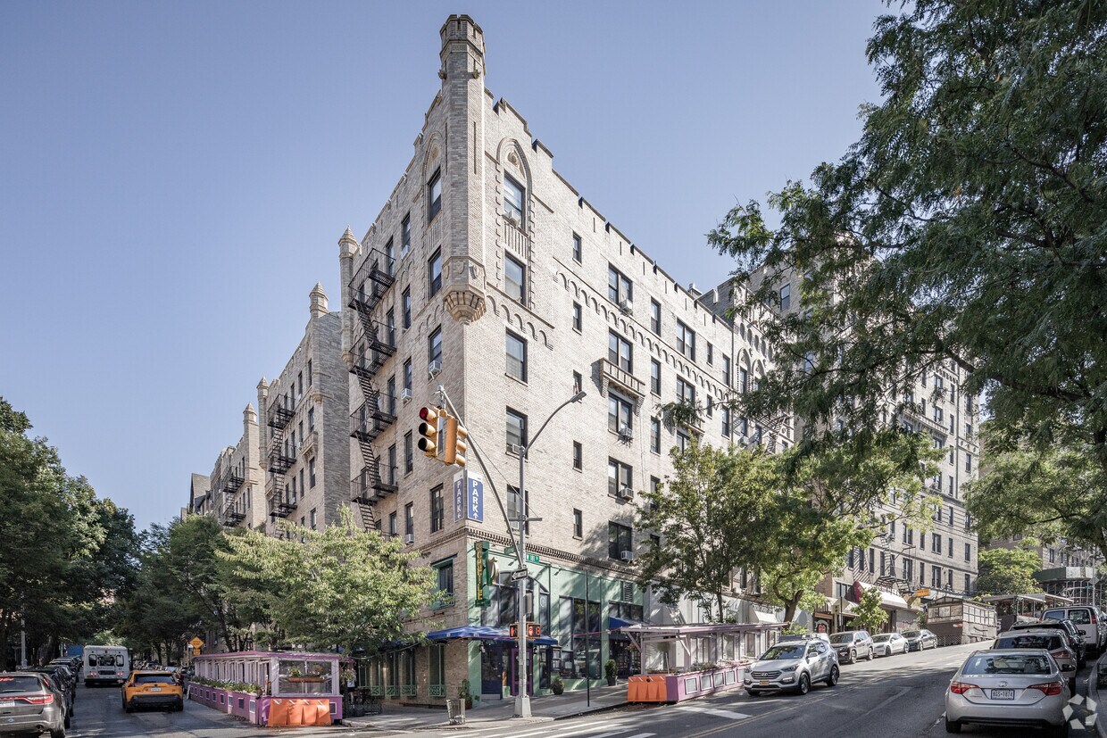 Primary Photo - 831 W 181st St