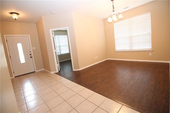 Building Photo - 2823 Ector Dr