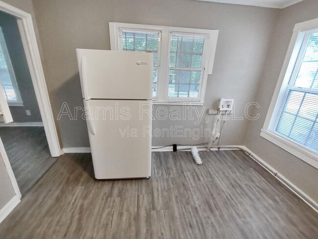 Building Photo - 463 Ramona St NE