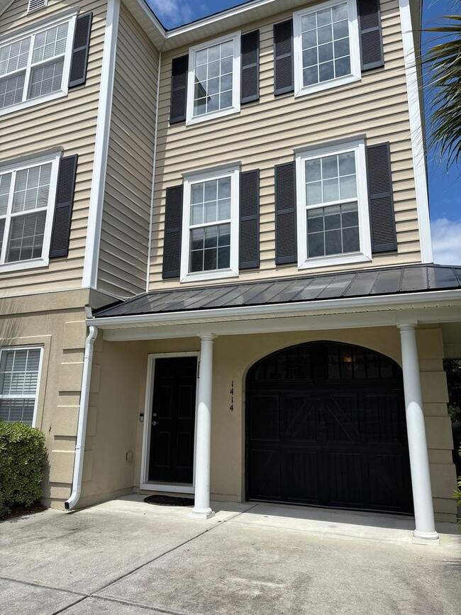 Building Photo - Available now. GORGEOUS 4 BR/3 BA Townhous...