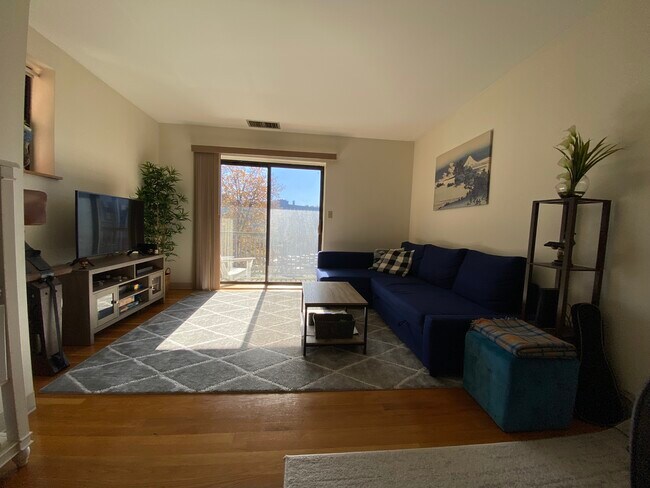 Building Photo - 96 Gainsborough St