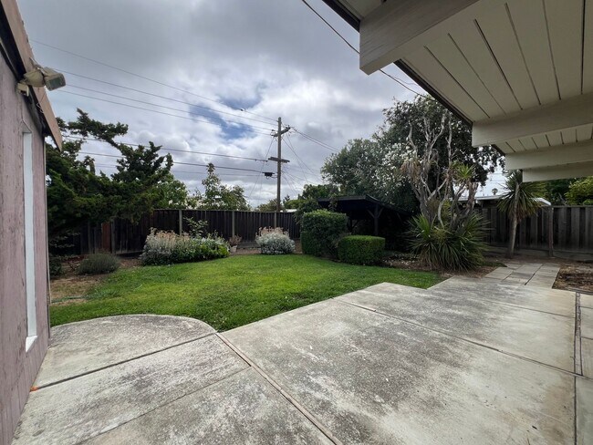 Foto del edificio - 3 Bedroom, 2 Bath Single-Story Home