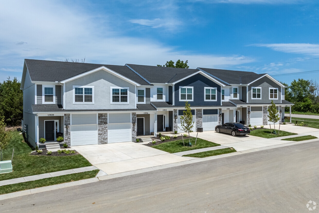 Primary Photo - Sandstone Townhomes