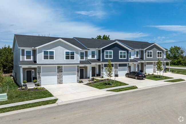 Building Photo - Sandstone Pointe