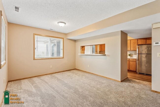 Building Photo - 3 Bedroom End Unit Townhouse