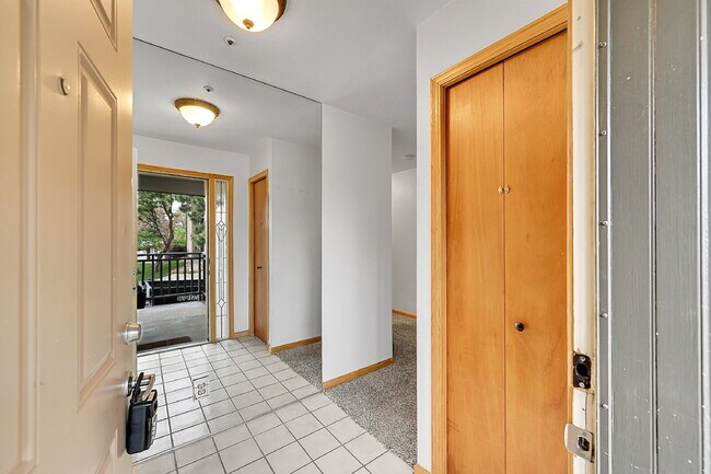 Building Photo - $2,195.00, 2 Bed 2 Bath Condo in Boulder w...