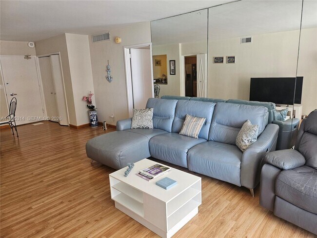 Foto del edificio - 5161 Collins Ave