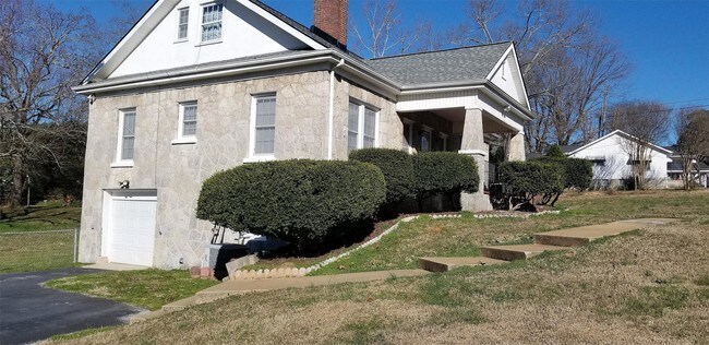 Building Photo - 43 Nawaka Ave