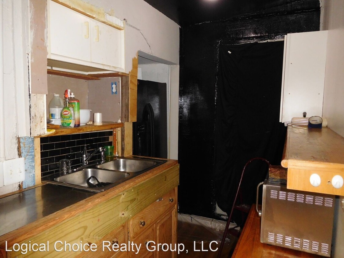 Primary Photo - 355 Royal Palm Park Rd