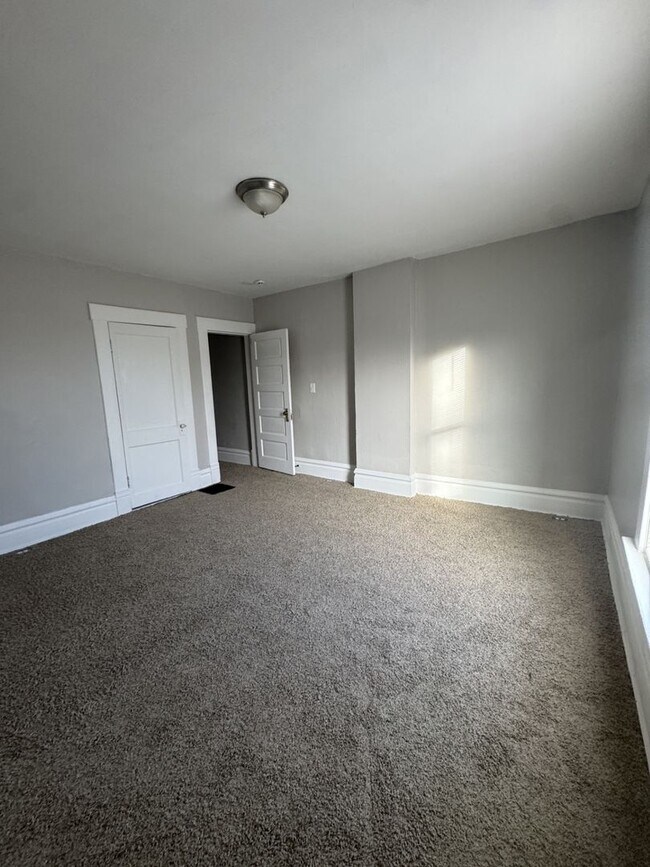 Foto del edificio - 235-237 Avondale Ave